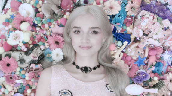 ma che piaccia o venga reputata una perdita di tempo, che intenda dare spettacolo